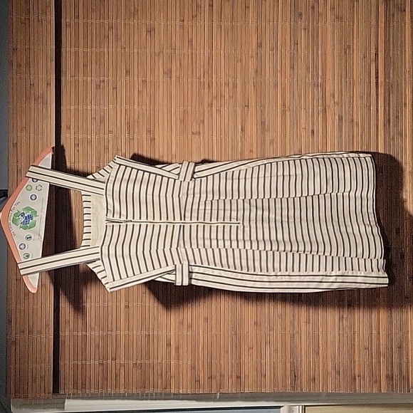 Banana Republic Short Dress, Size 2 - Picture 2 of 3